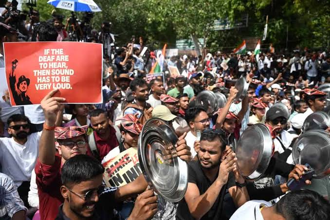 छात्र आंदोलन के बाद परीक्षा प्रणाली में बड़े सुधार पर केंद्र का ऐतिहासिक समझौता, नीति आयोग बनाएगा नया रोडमैप