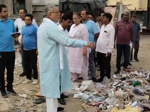 Lucknow : सफाई व्यवस्था पर सख्त हुए मंत्री सुरेश खन्ना, लापरवाही पर कार्रवाई के निर्देश
