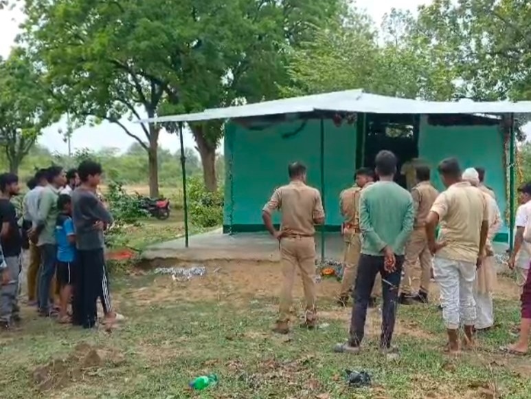 Kaushambi : मजार में फिर तोड़फोड़, इलाके में तनाव