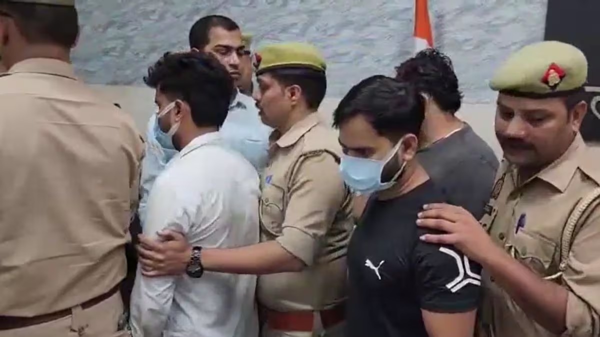 अलीगढ़ में फर्जी बैंक खातों का खेल पकड़ा, 7 आरोपी गिरफ्तार