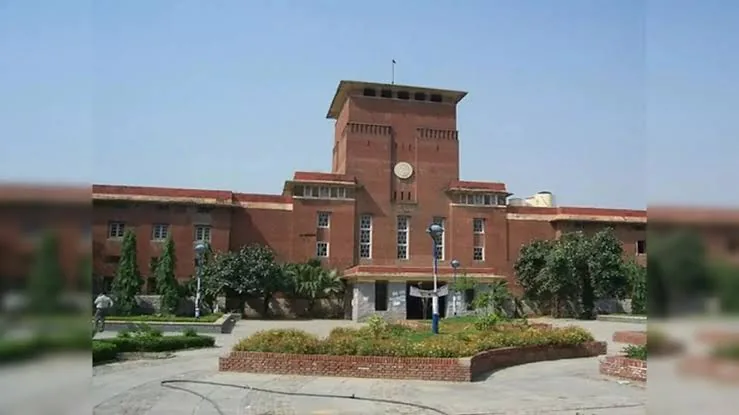 प्रवेश प्रक्रिया पर विवाद: डीयू के हिंदू कॉलेज में कोटे से अधिक दाखिले का गंभीर आरोप, प्रिंसिपल ने दी सफाई