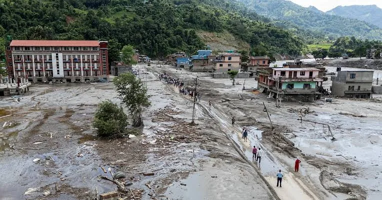 तिब्बत में तबाही: तिब्बत में झील फटने से नेपाल में आई भीषण बाढ़, मचा हाहाकार और कई लोग लापता