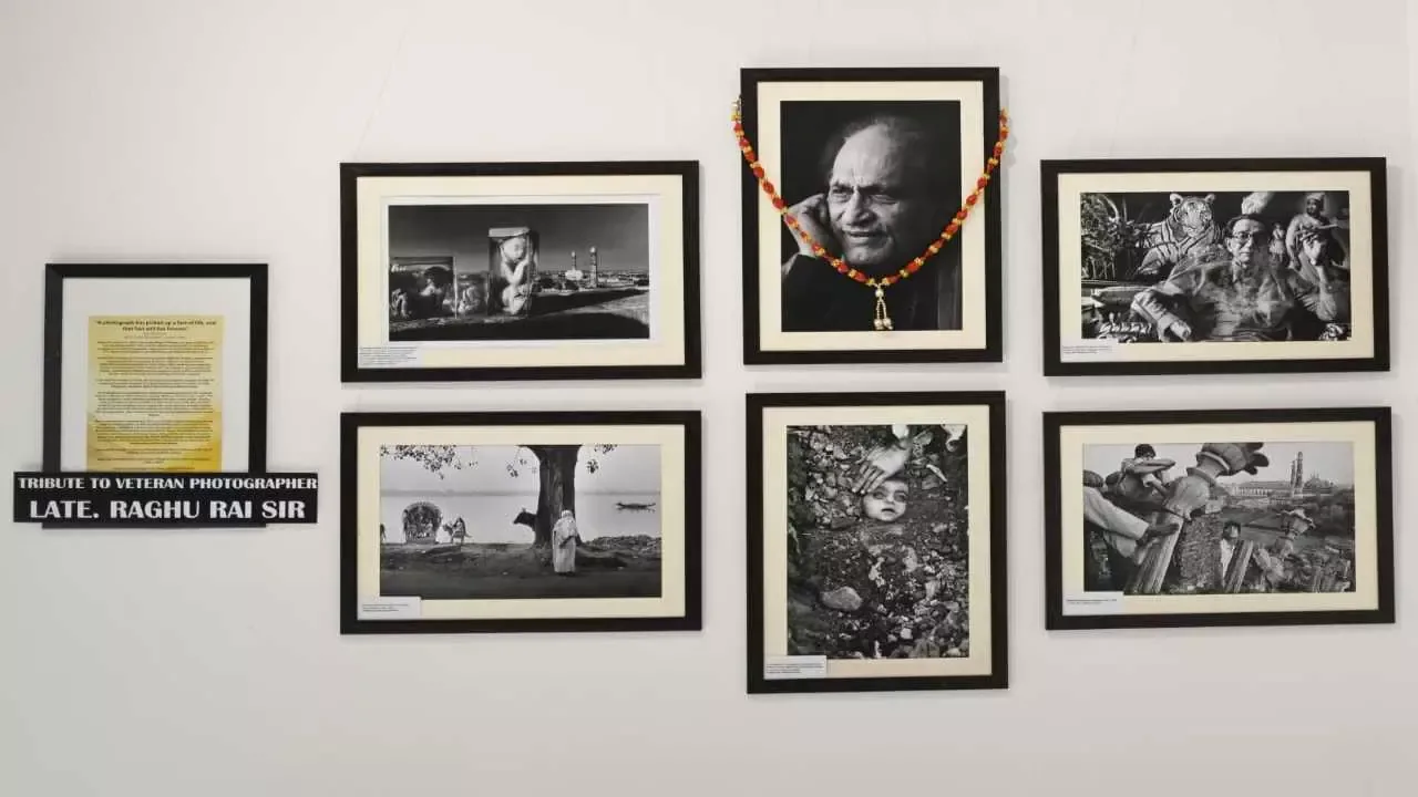 लखनऊ: फोटोग्राफी प्रदर्शनी में प्रसिद्ध फोटोग्राफर रघु राय को किया गया सम्मानित