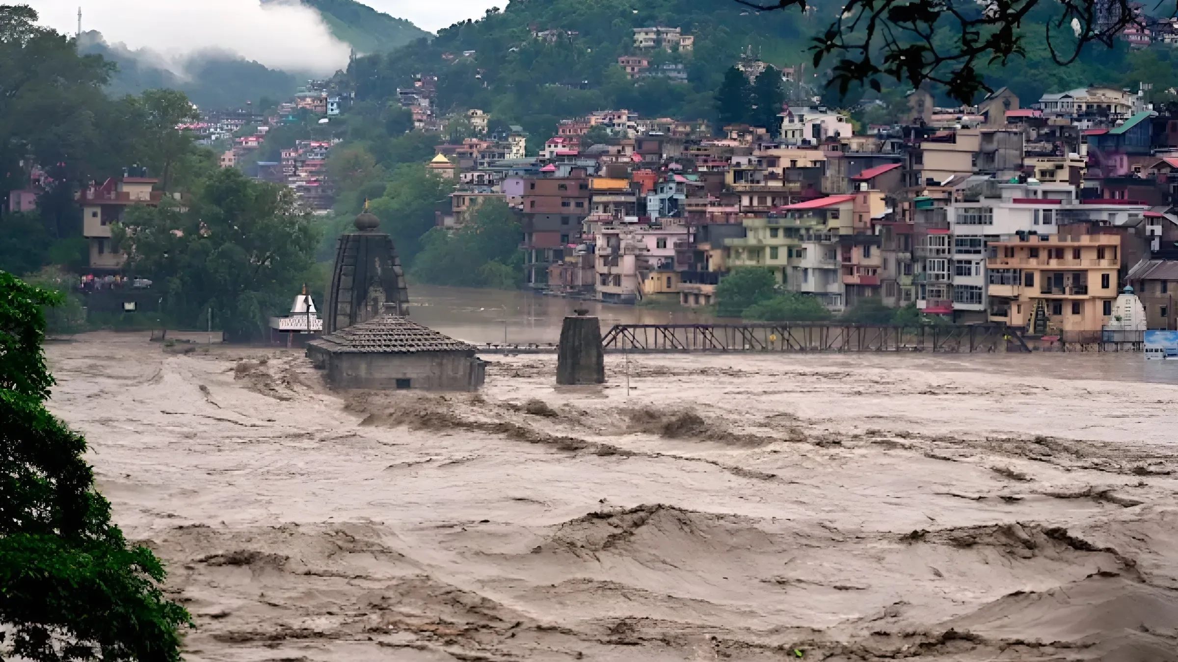 मौसम का कहर: हिमाचल प्रदेश में 50 दिनों के भीतर 197 मौतें और 1000 करोड़ से अधिक का भारी नुकसान