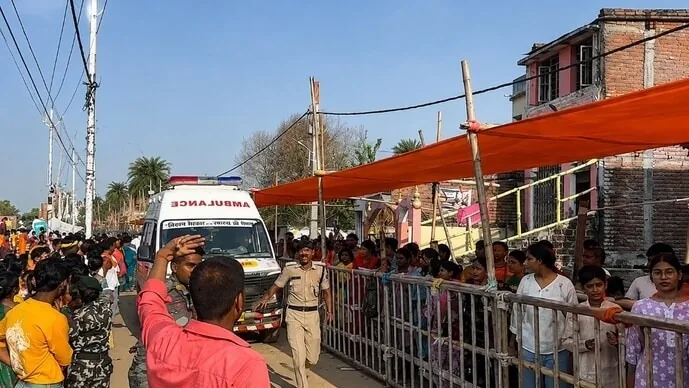 बड़ी प्रशासनिक लापरवाही: बिहार के लखीसराय स्थित अशोकधाम मंदिर में भगदड़ से सात की मौत