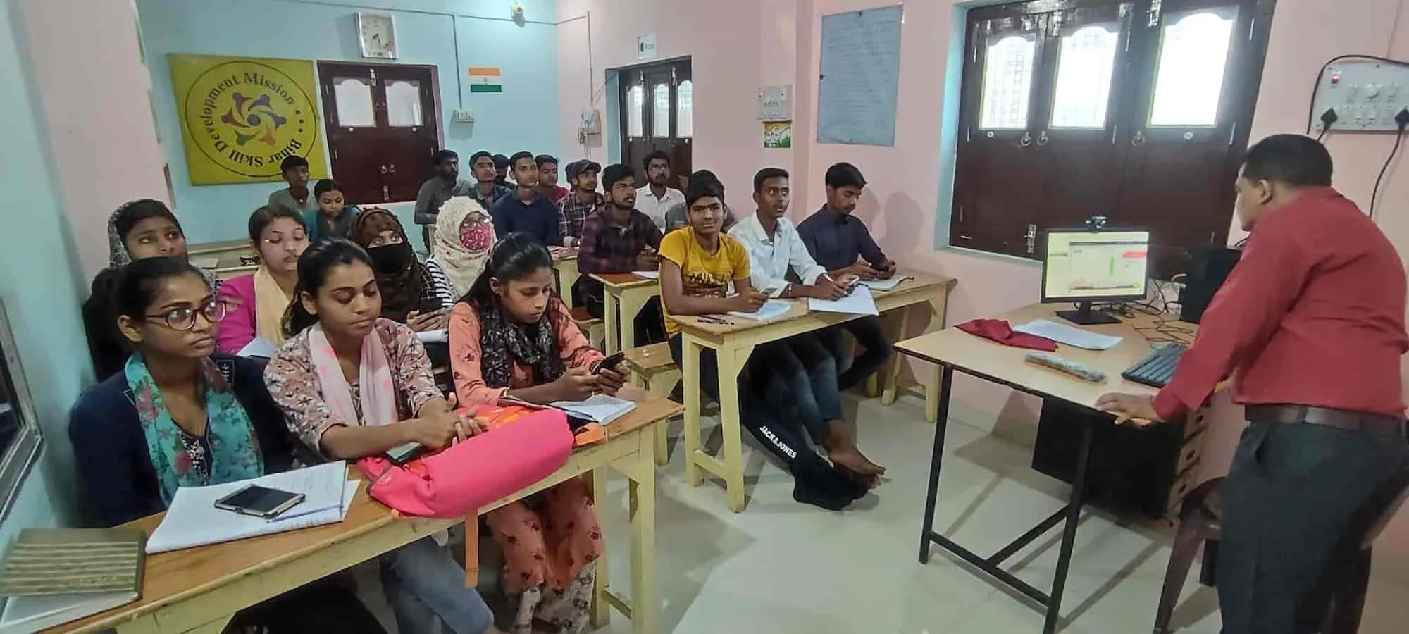 कौशल विकास: भागलपुर के कहलगांव में ग्रामीण युवाओं के लिए डिजिटल साक्षरता केंद्र की स्थापना