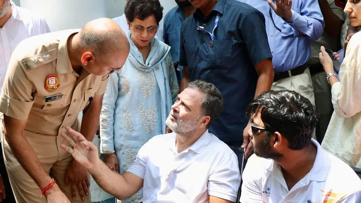 धरने का असर: राहुल गांधी के प्रदर्शन के बाद दिल्ली पुलिस ने पेलेट गन मामले में दर्ज की एफआईआर