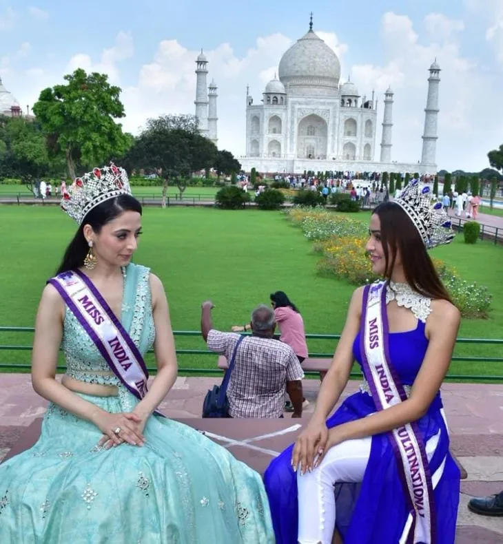 सुंदरता का जादू: मिस इंटरनेशनल कैटालिना और मिस इंडिया रूश सिंधु ने ताज का किया दीदार