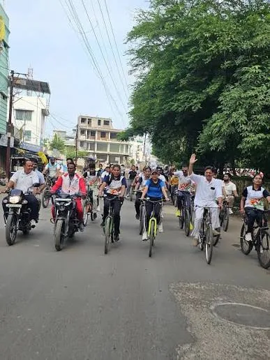 स्वास्थ्य का संदेश: राष्ट्रीय खेल दिवस पर अम्बेडकरनगर में एसपी प्राची सिंह के नेतृत्व में साइकिल रैली निकाली गई