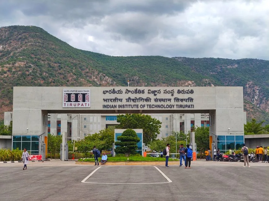 तकनीकी शिक्षा में ऐतिहासिक कदम: आईआईटी मद्रास ने लॉन्च किया क्वांटम कंप्यूटिंग पर आधारित पहला ऑनलाइन मास्टर प्रोग्राम