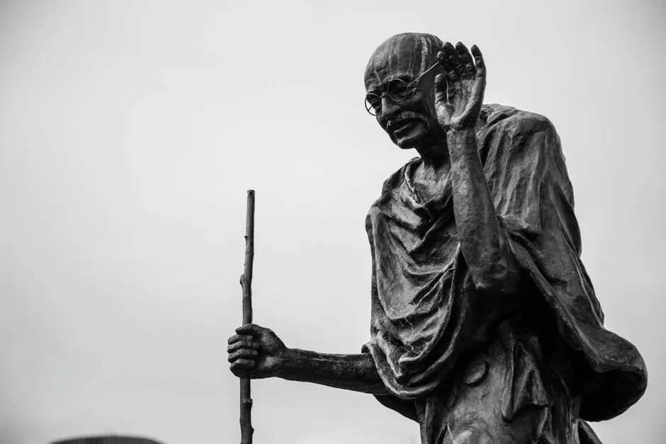 राजनीतिक हलचल: मंत्री शैलेश कुमार ने नीतीश कुमार की तुलना महात्मा गांधी से की