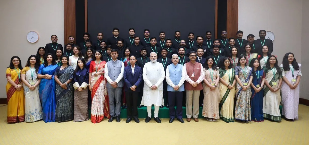 राजनयिकों से आह्वान: प्रधानमंत्री मोदी ने युवा अधिकारियों को स्थानीय समुदायों से जुड़ने की दी सलाह