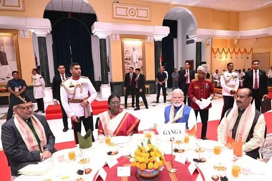 भव्य दावत: राष्ट्रपति मुर्मू के आवास पर प्रधानमंत्री मोदी सहित पहुंचे कई दिग्गज मेहमान