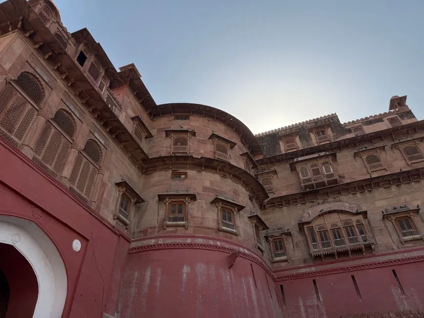 बीकानेर में ऐतिहासिक जूनागढ़ किले के आसपास हेरिटेज लाइटिंग और फसाड सुधार कार्य का शुभारंभ