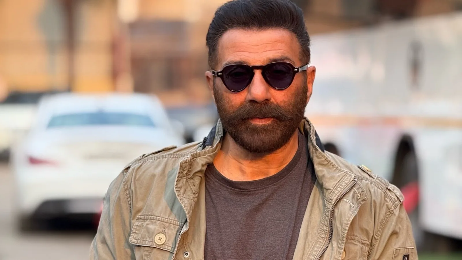 वित्तीय संकट: कर्ज के तले दबने के बाद सनी देओल के जीवन में कैसे आया था बड़ा बदलाव