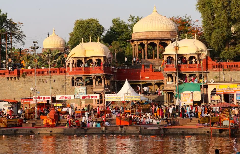 महाकाल के दर्शन: सावन के अंतिम सोमवार पर उमड़ी भारी भीड़, भस्मारती के साथ हुए विशेष अनुष्ठान