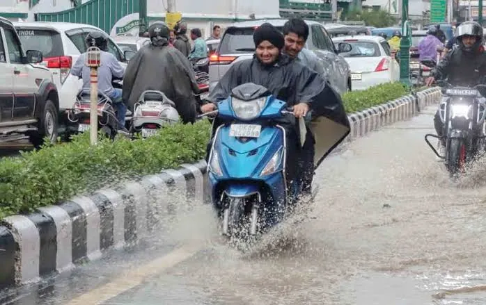 मौसम बदलाव: देहरादून के पटेल नगर में नगर निगम द्वारा वर्षा जल संचयन के विशेष अभियान का आज हुआ शुभारंभ