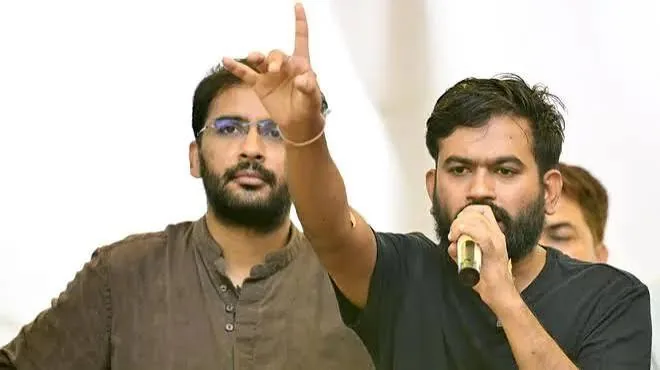 राजनीतिक सियासत: कॉकरोच जनता पार्टी द्वारा स्कूलों को मुद्दा बनाने पर शिक्षा के आंकड़ों पर बड़ी चर्चा