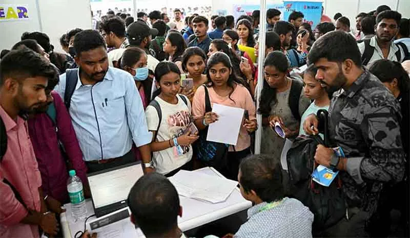 स्किल गैप संकट: नीति आयोग की रिपोर्ट में रोजगारपरक शिक्षा के भारी अभाव का खुलासा