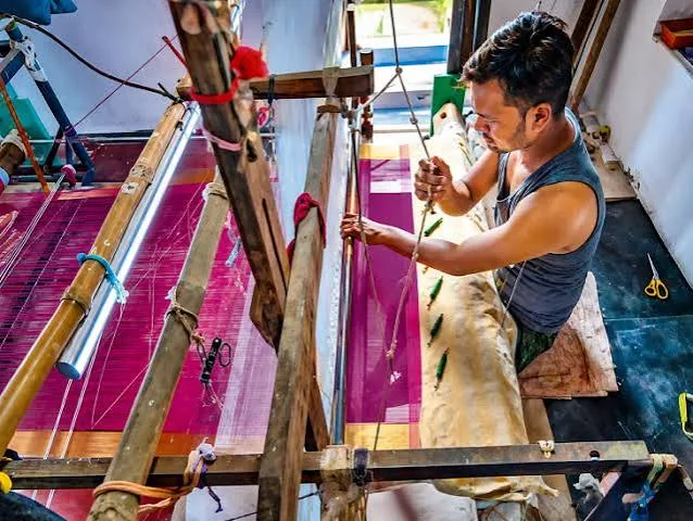 हस्तशिल्प उद्योग को वैश्विक पहचान: मध्य प्रदेश के चंदेरी बुनकरों को मिला पहला भौगोलिक संकेत आधारित डिजिटल एस्क्रो भुगतान