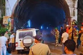 उत्तराखंड सुरंग हादसा: सुरंग में नौ लोगों की मौत, एलएसी पर चीन की हरकत और ईरान का बड़ा दावा
