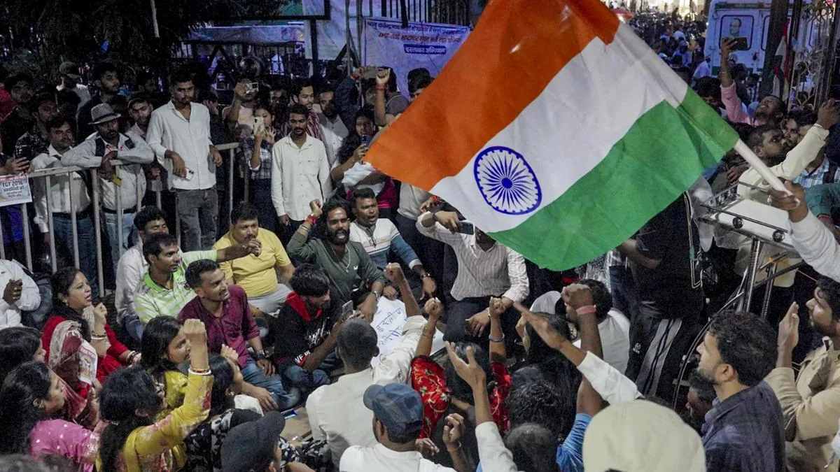 छात्रों का आंदोलन: जेपीएससी और जेएसएससी के प्रदर्शनकारी युवाओं को मनाने देर रात पहुंचे प्रशासनिक अधिकारी