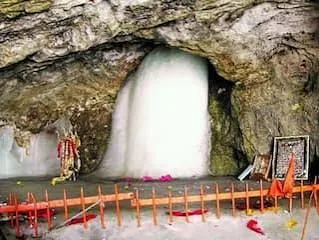 अमरनाथ यात्रा खराब मौसम और भारी बारिश के कारण suspended: श्रद्धालुओं को सुरक्षित स्थानों पर रोका गया