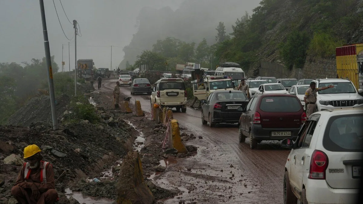 खतरनाक मौसम: हिमाचल प्रदेश के सात जिलों में भारी बारिश का अलर्ट और लैंडस्लाइड का भारी खतरा