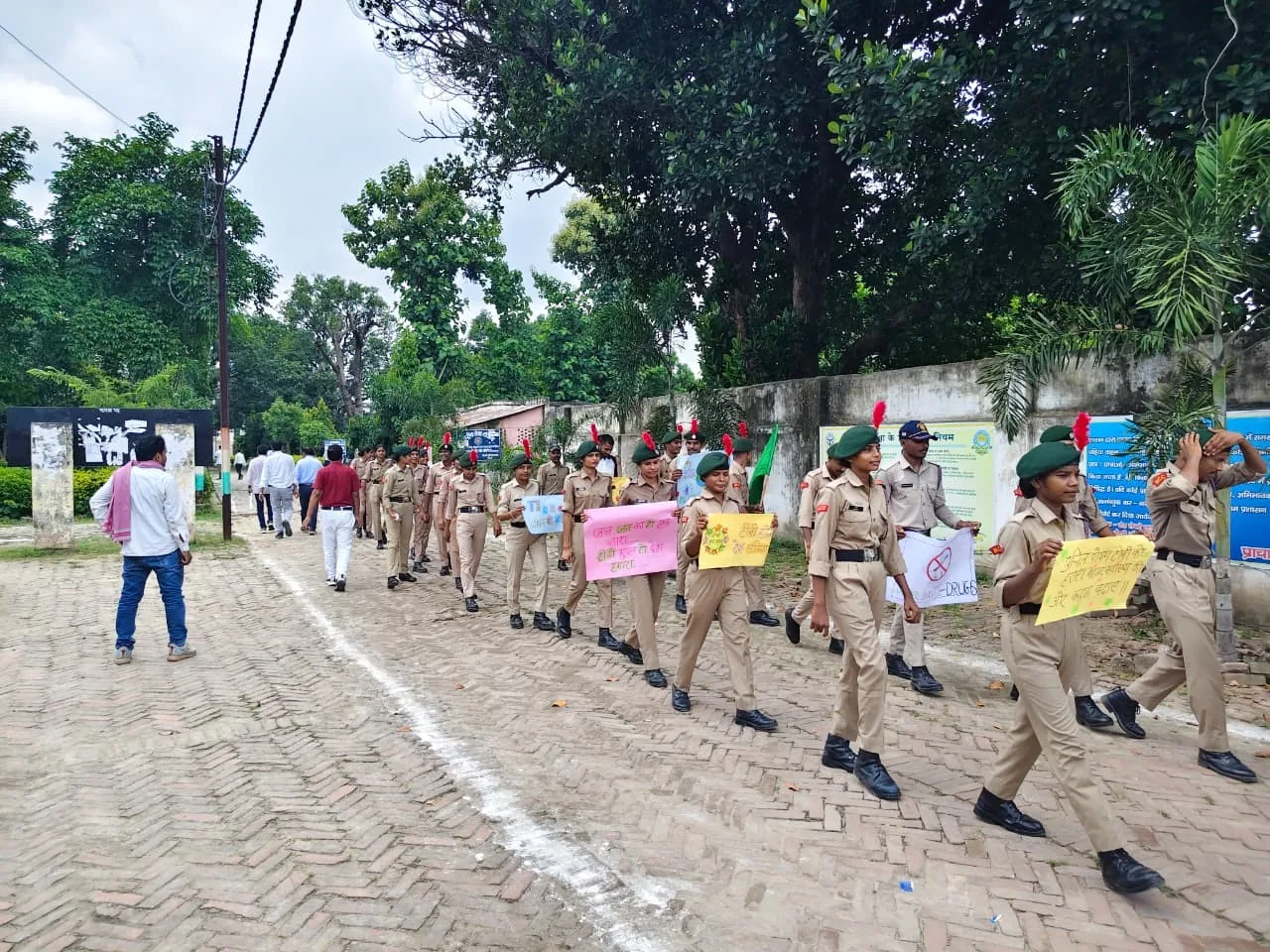 युवाओं की पहल: अम्बेडकरनगर में एनसीसी कैडेट्स ने निकाली जागरूकता रैली