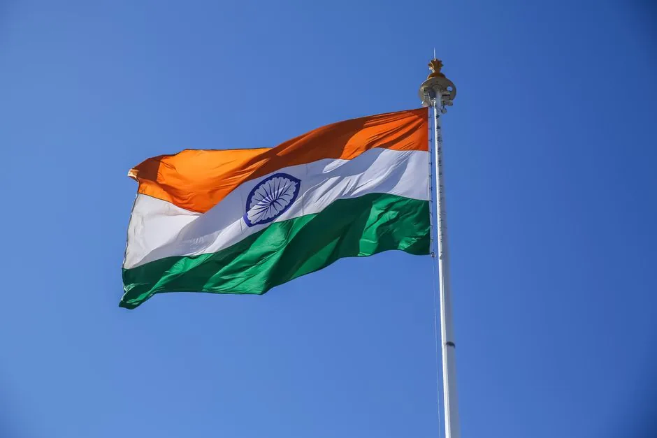 ऐतिहासिक पहल: इंडिया पोस्ट ने हिमाचल में पहली बार ड्रोन से की तिरंगे की डिलीवरी