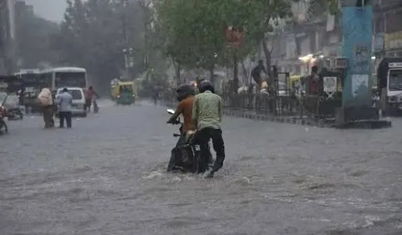 मौसम की मार: राजस्थान के छह जिलों में भारी बारिश का ऑरेंज अलर्ट और दस गांवों का संपर्क कटा