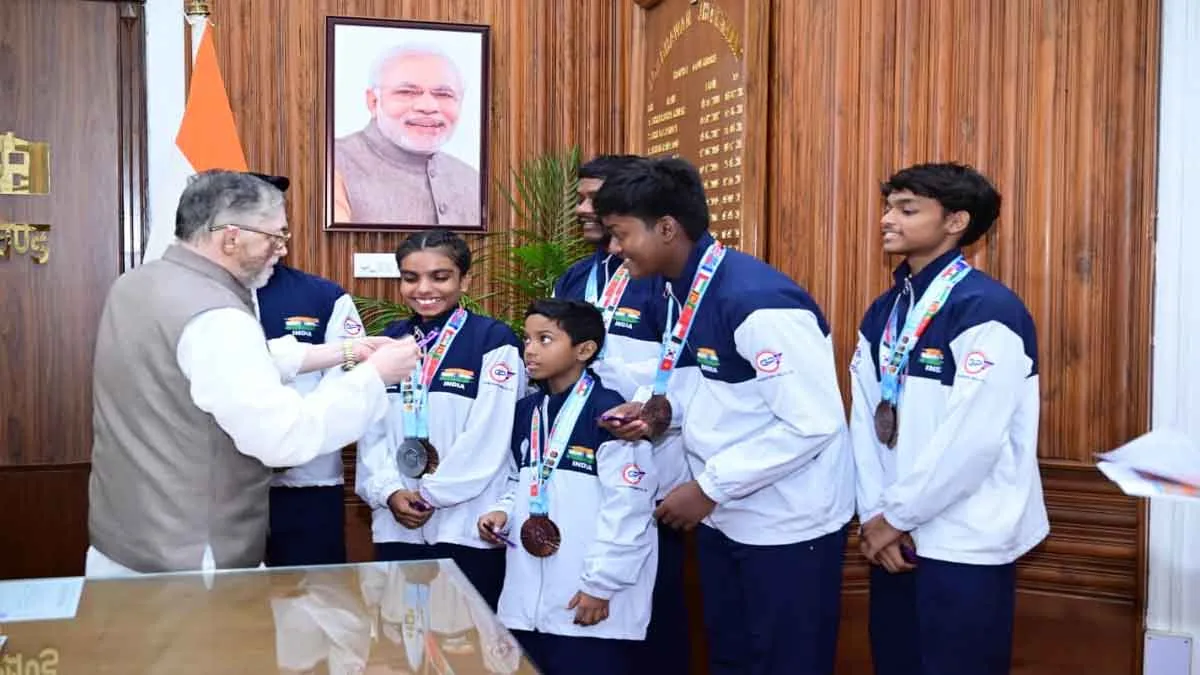 सम्मान समारोह: वर्ल्ड अर्निस चैंपियनशिप में पदक जीतने वाले झारखंड के खिलाड़ियों से मिले राज्यपाल