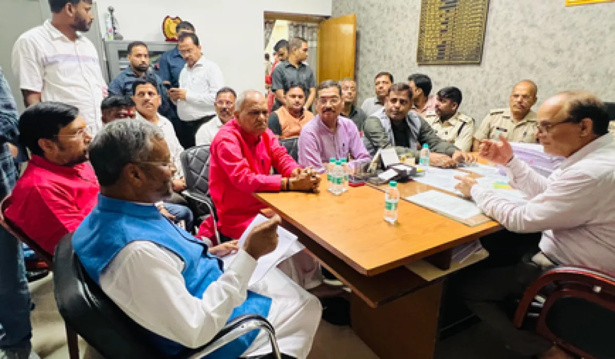 एकतरफा कार्रवाई का विरोध: बाबूलाल मरांडी ने सदर सीओ कार्यालय पहुंचकर जताया आक्रोश