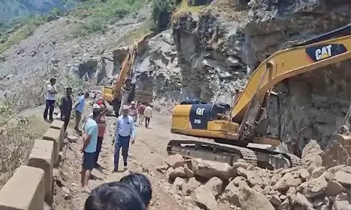 यातायात बहाली: पिथौरागढ़ में कूलागाड़ पुल से 75 घंटे बाद फिर शुरू हुआ वाहनों का आवागमन