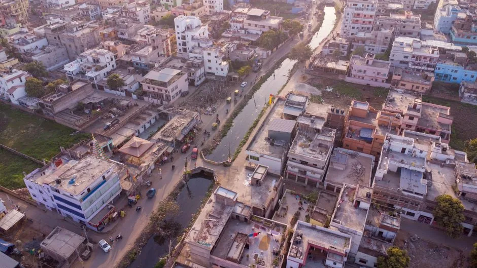 मेरठ में नगर निगम ने पुरानी कचहरी क्षेत्र में जल निकासी व्यवस्था सुधारने के लिए नई मास्टर ड्रेनेज लाइन का किया शुभारंभ