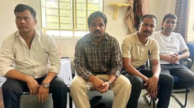 अयोध्या: साइबर थाने के 4 पुलिसकर्मी राजस्थान में 2.80 लाख रुपये की रिश्वत लेते गिरफ्तार, एसएसपी ने किया निलंबित