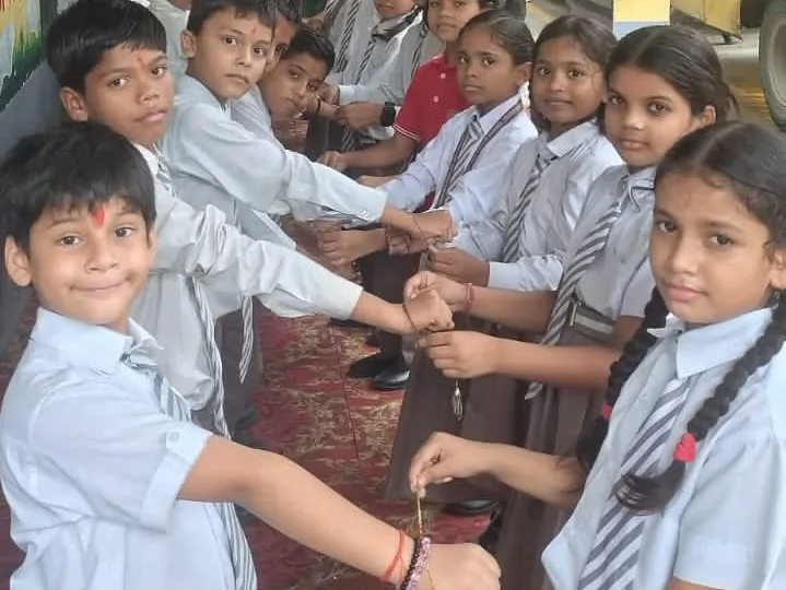 रक्षाबंधन का उल्लास: एडिफाई वर्ल्ड स्कूल में मनाया गया पावन पर्व