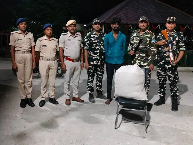 बड़ी कार्रवाई: भारत-नेपाल सीमा पर 15 किलो गांजा के साथ तस्कर गिरफ्तार