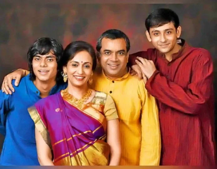 सितारों की दुनिया: 'आवारापन 2' में परेश रावल के बेटे ने दिखाई एक्टिंग, क्या आपने उन्हें पहचाना