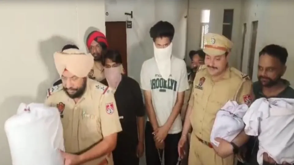 पंजाब में नशा तस्करी के खिलाफ बड़ा क्रैकडाउन: तरनतारन और अमृतसर सीमा पर 15 किलो हेरोइन जब्त, 4 तस्कर गिरफ्तार