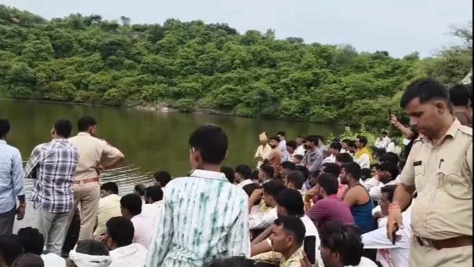 दर्दनाक हादसा: भाई को बचाने के लिए तालाब में कूदीं तीन बहनें, चारों की मौत