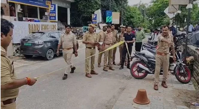 खौफनाक वारदात: लखनऊ में बैंककर्मी ने पत्नी और बहन को उतारा मौत के घाट, खुद भी की आत्महत्या
