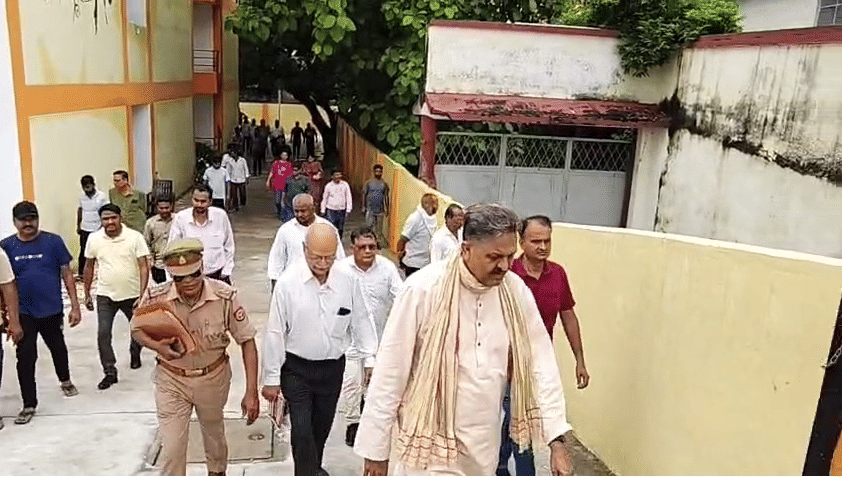 डालीबाग की विवादित संपत्ति पर कब्जे की प्रक्रिया शुरू, सांसद अफजाल अंसारी बेटियों के साथ पहुंचे