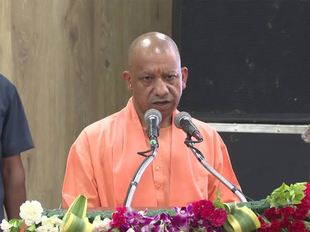संभल सड़क हादसे पर सीएम योगी ने लिया संज्ञान, घायलों के इलाज के दिए निर्देश