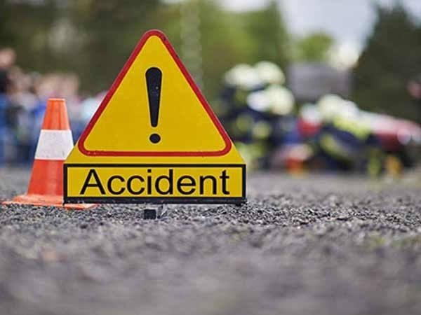 हमीरपुर में तेज रफ्तार ऑटो और लोडर की टक्कर, चालक की मौत