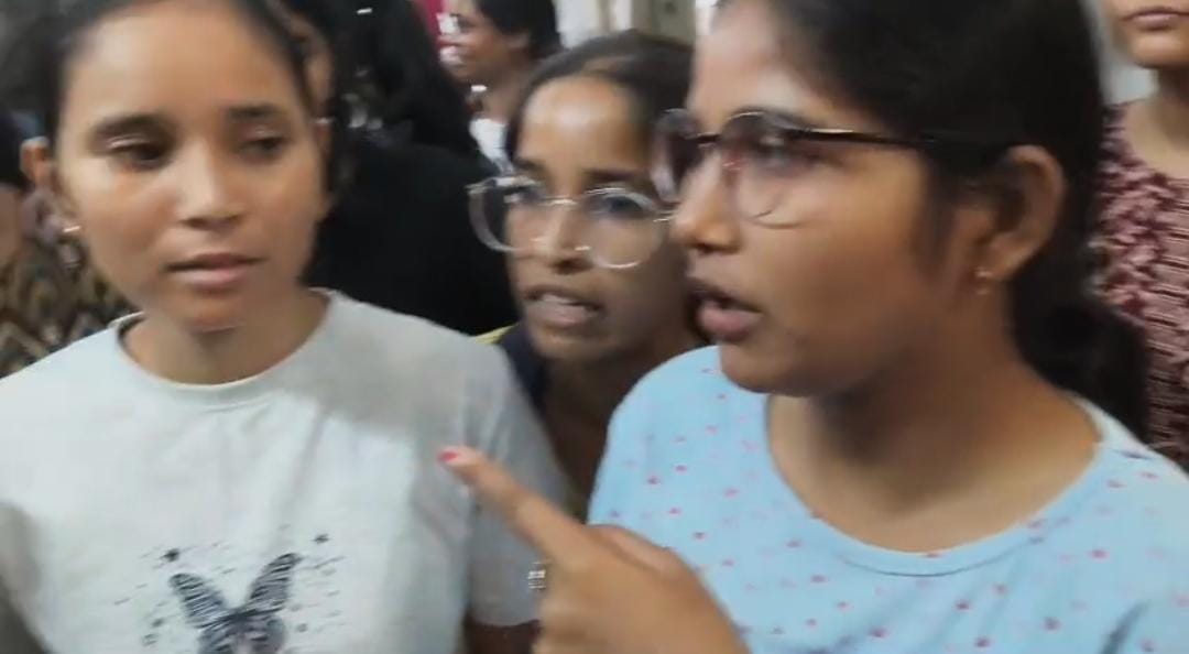 कैलाश छात्रावास की मेस व्यवस्था से नाराज छात्राएं, खाने की गुणवत्ता को लेकर उठाए सवाल