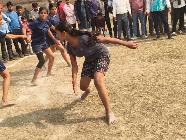 शानदार प्रदर्शन: ब्लॉक स्तरीय क्रीड़ा प्रतियोगिता में चकसिकंदर बना चैंपियन