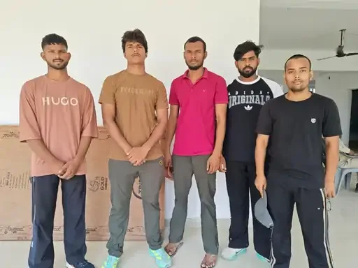गाजीपुर में विवाद: स्टेडियम में निर्माण कार्य के बीच बॉक्सिंग प्रतियोगिता आयोजित, सिर्फ 10 खिलाड़ियों के शामिल होने का दावा