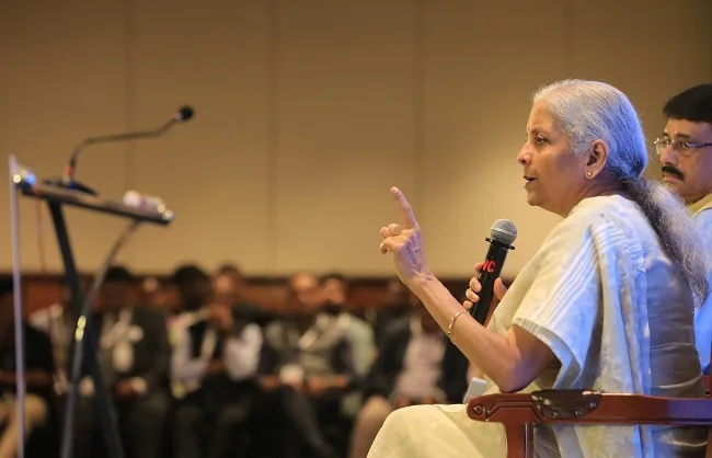 आर्थिक तीखा प्रहार: भारत के विफल होने पर आनंदित होने वालों पर सीतारमण का बड़ा बयान, कहा दस फीसदी से अधिक वृद्धि संभव