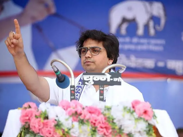 राजनीतिक संकट: आकाश आनंद के करियर पर फिर छाए बादल और भतीजों का रिपोर्ट कार्ड